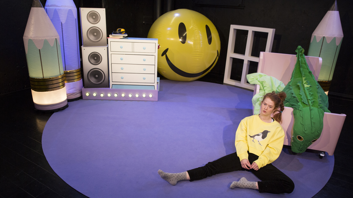 bild på teaterscenen där musikalen Hej Hyper spelas
